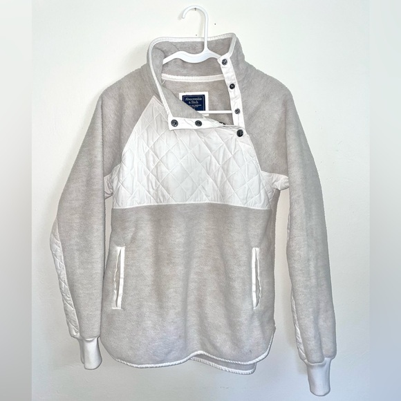 Abercrombie & Fitch Asymmetrical Snap Pullover Fleece Sweatshirt, XS - Picture 3 of 4